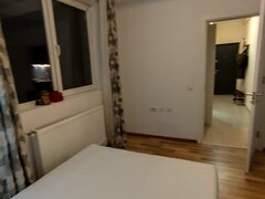 Camera la bloc unei salariate/ studente