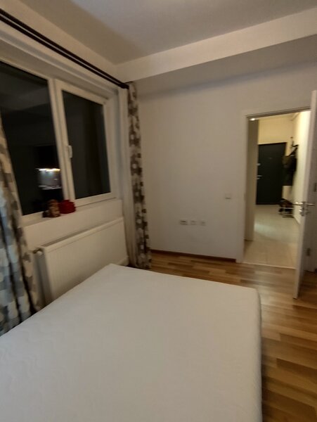 Camera la bloc unei salariate/ studente