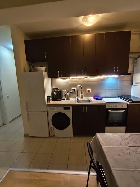 Camera la bloc unei salariate/ studente